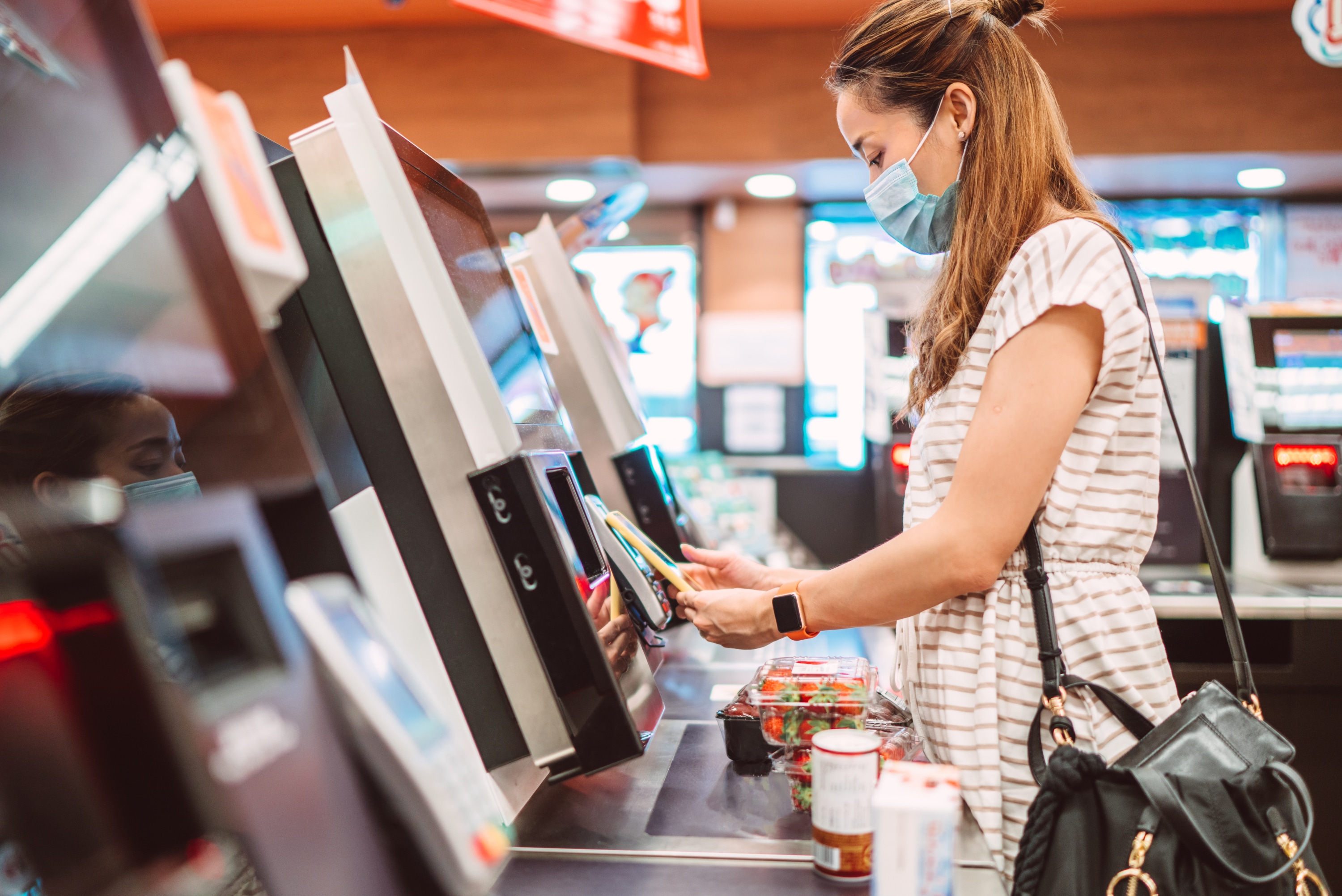 https://www.moneycrashers.com/wp-content/uploads/2023/08/woman-checking-out-grocery-store.jpg